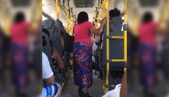 Imagem de "Guerra pentecostal" em ônibus de Salvador tem "secretária do Diabo" e "Deus de Jó": o que foi que aconteceu? Assista 