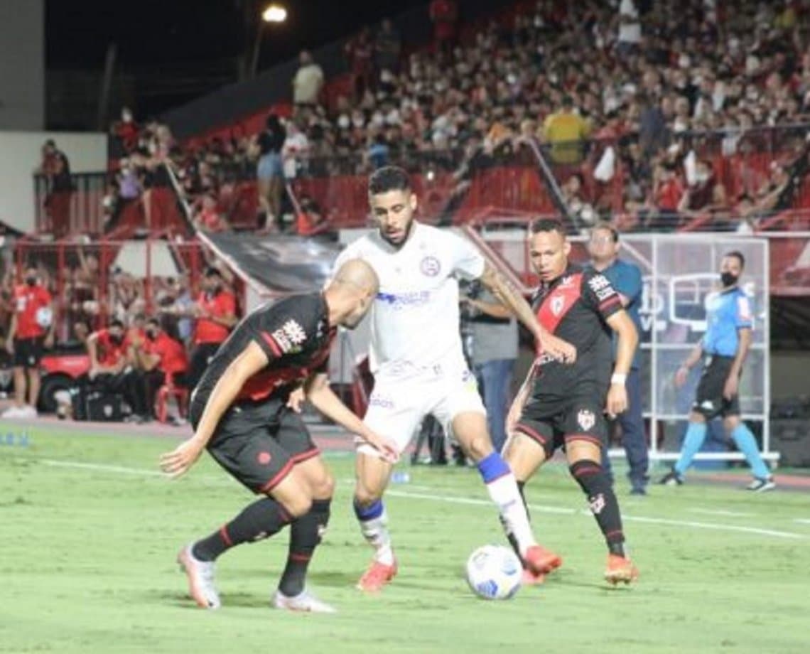 Derrota diante do Atlético-GO no fim do jogo complica pretensões do Bahia na luta contra o rebaixamento