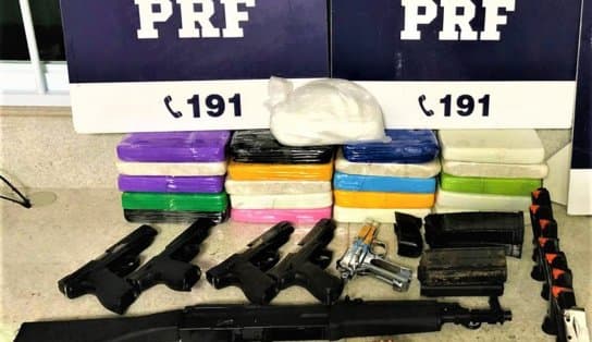 Imagem de Mulher é presa com 'arsenal de guerra' e drogas na Bahia: fuzil, pistolas, munições e cocaína são apreendidos