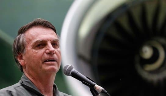 Imagem de Bolsonaro quer mudar lei para Governo Federal decidir sobre passaporte vacinal; "por mim, a vacina é opcional"