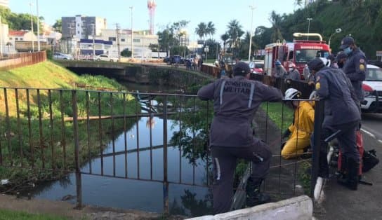 Imagem de Bombeiros seguem em busca de homem desaparecido após chuva de domingo; ele pulou em vala para salvar cachorro