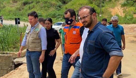 Imagem de João Roma volta ao Extremo Sul da Bahia para visitar cidades devastadas pela chuva e descarta politizar tragédia que já matou 14