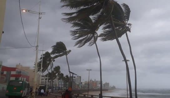 Imagem de "Já pintou verão", mas chuva deve dar boas-vindas à estação do sol em Salvador nos seus primeiros dias; confira previsão 