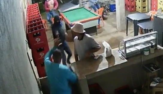 Imagem de Vídeo mostra execução cinematográfica na Bahia; encapuzados, cinco suspeitos invadem bar e matam atendente 