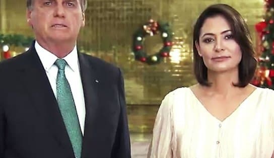 Imagem de Ao lado da primeira-dama, Bolsonaro faz pronunciamento à nação em noite de Natal: "2021 foi um ano de muitas dificuldades”