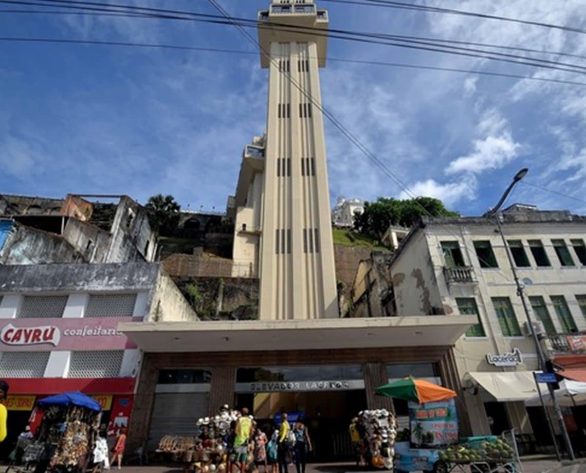 Na ativa: Elevador Lacerda volta a funcionar após ter serviço suspenso na véspera do Natal