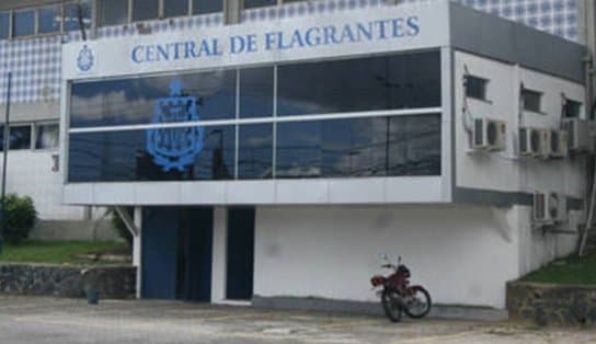 Imagem de Em menos de 10 dias, mulher é presa três vezes por furtar lojas em shopping de Salvador