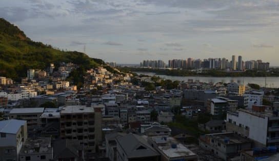 Imagem de Operação demole sete prédios ilegais em área de milícia no Rio de Janeiro