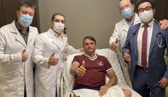 Imagem de Bolsonaro recebe alta após dois dias internado por obstrução intestinal e usa frase Bíblica para agradecer 