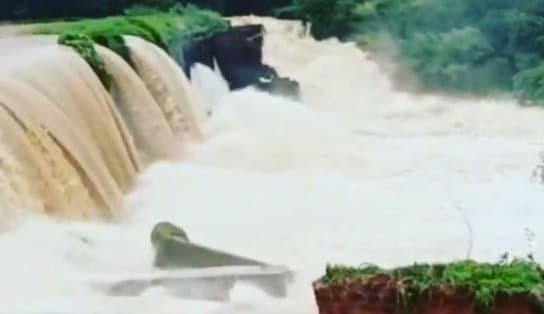 Imagem de Vídeo: Bombeiros mandam moradores sairem de casa por barragem em Minas Gerais correr o risco de se romper; "99% de chance"