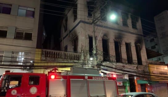 Imagem de Bombeiros voltam a casarão que pegou fogo em Nazaré após novos focos; vídeo