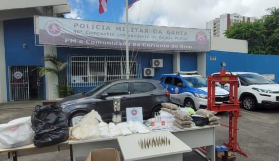 Imagem de PM invade laboratório do Comando Vermelho e acha 21 quilos de cocaína na Santa Cruz; munições de guerra também são localizadas