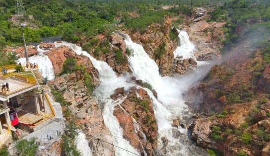 Imagem de Cachoeira volta a ficar visível após 12 anos "sumida" em Paulo Afonso