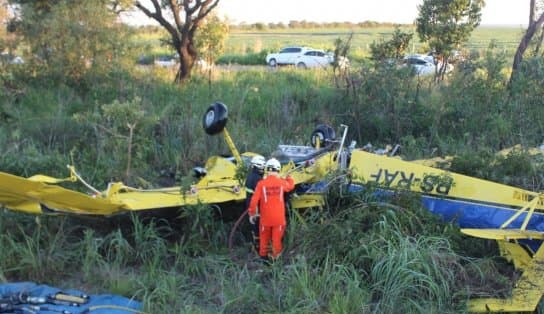 Imagem de Bombeiros resgatam corpo de piloto após acidente aéreo em Luís Eduardo Magalhães