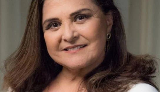 Imagem de ESTADO GRAVE: Após recusar vacina, atriz Elizangela é internada com sequelas da Covid-19