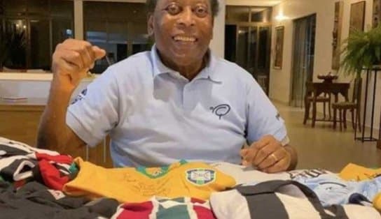 Imagem de Filha de Pelé tranquiliza fãs e não confirma câncer generalizado: "meu pai está bem"