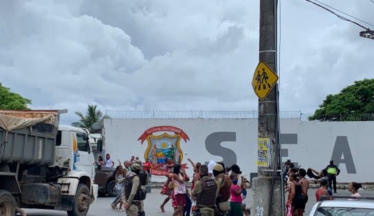 Imagem de Mulheres, familiares de presos fazem protesto por visitação no Complexo da Mata Escura, em Salvador 