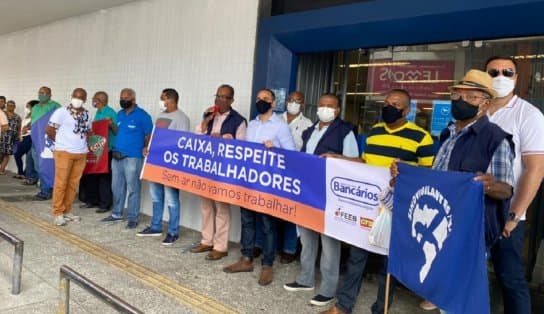 Imagem de Sem ar-condicionado há 15 dias, agência bancária, no bairro do Comércio, é alvo de protesto nesta segunda-feira