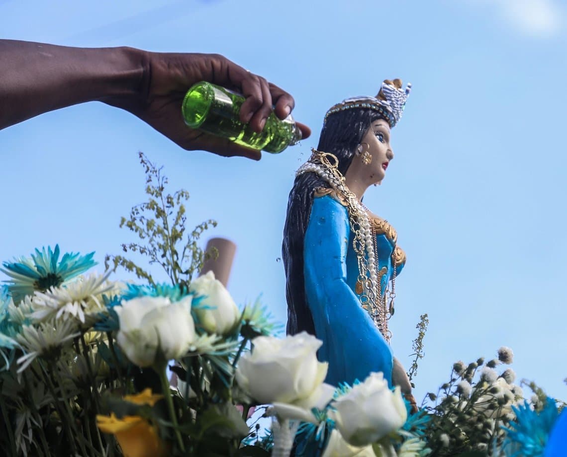 Dá pra festejar Iemanjá sem aglomerações e adotando presentes sustentáveis; veja como