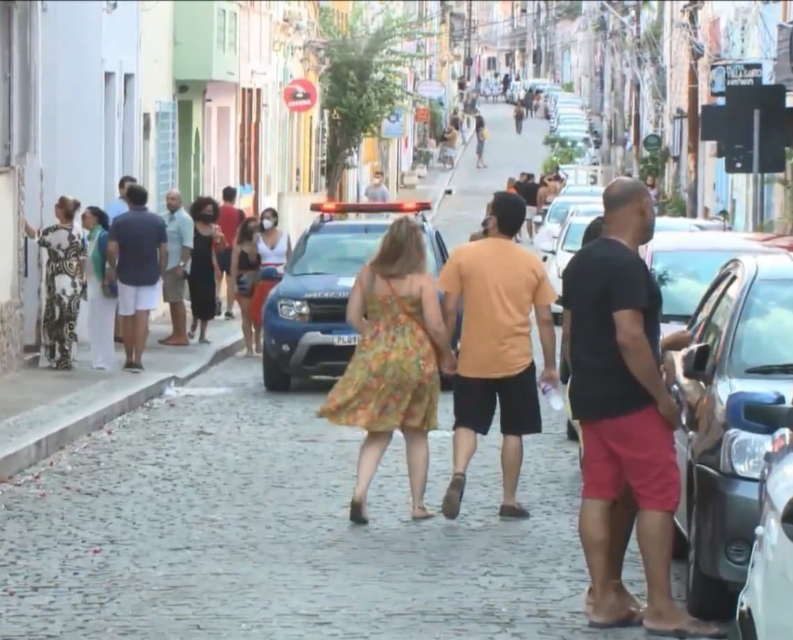 Algazarra pós-bebedeira irrita moradores do Santo Antônio Além do Carmo, em Salvador 