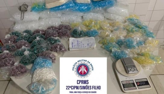 Imagem de Após troca de tiros com suspeitos, polícia apreende quase 4 mil porções de drogas em Simões Filho