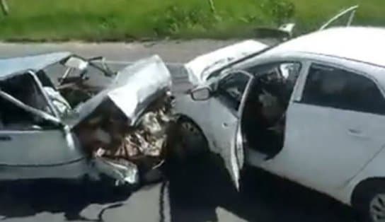 Imagem de Batida entre dois carros com risco de explosão deixa feridos no Sul da Bahia