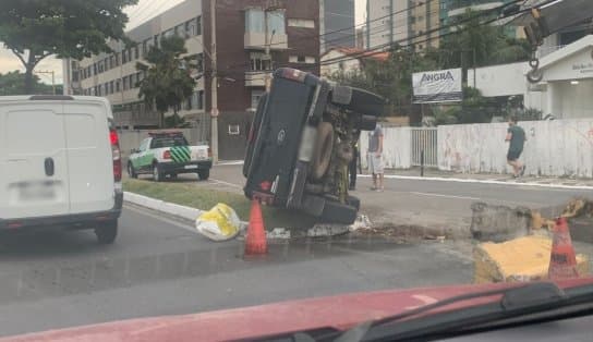 Imagem de Caminhonete capota na Pituba e colisão entre dois carros deixa um ferido no Largo de Roma, em Salvador