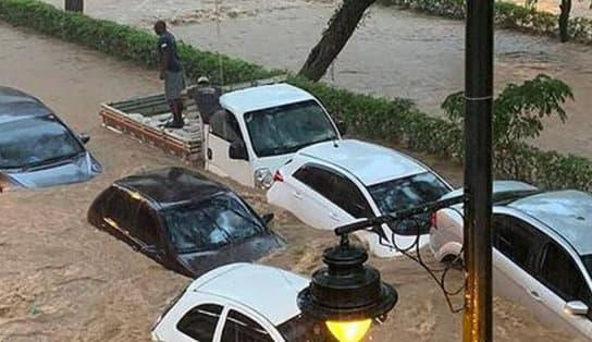 Imagem de Tragédia em Petrópolis: chuva causa inundação, deslizamentos, arrasta carros e deixa ao menos 35 mortos; veja vídeos