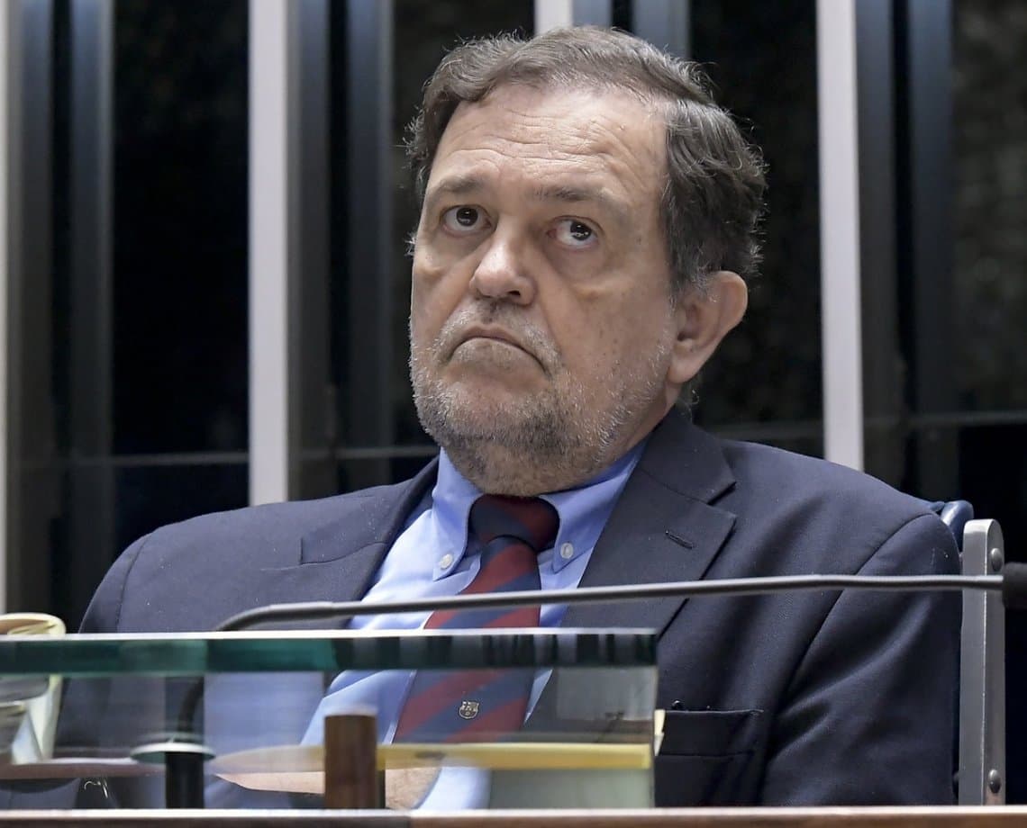 Ex-senador Walter Pinheiro é alvo de inquérito do MPF e pode ser condenado a ressarcir dano ao patrimônio público