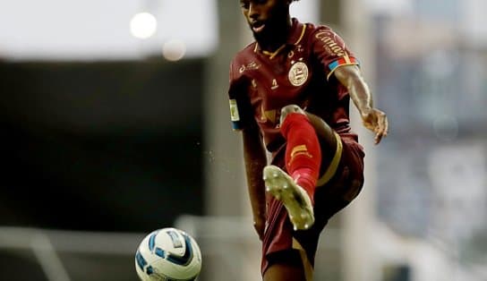 Imagem de Bahia vai investigar injúria racial sofrida por lateral Luiz Henrique; em campo, Tricolor ficou só no empate com o  CSA