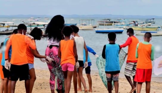 Imagem de 'Desapegaê': mutirão para coletar materiais e resíduos na praia de Itapuã acontece neste sábado