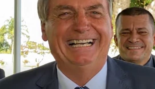 Imagem de Em conversa com apoiadores, Bolsonaro silencia sobre ataques russos e muda o assunto; "não vi o jogo do Palmeiras, eu dormi"