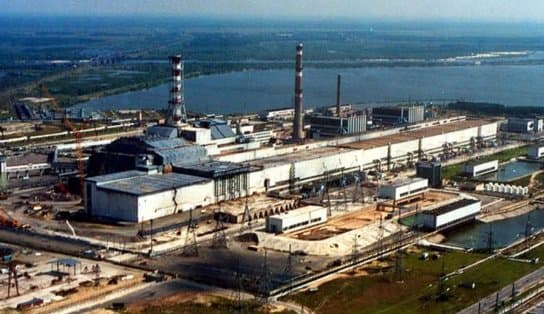 Imagem de Forças russas se aproximam da capital ucraniana e funcionários da Central Nuclear de Chernobyl são mantidos reféns