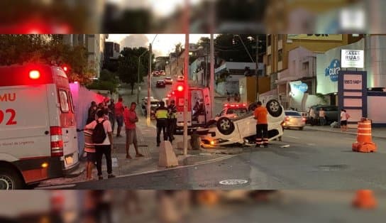 Imagem de Pai e filha ficam feridos após carro capotar na Avenida Manoel Dias, na Pituba; veja vídeo 