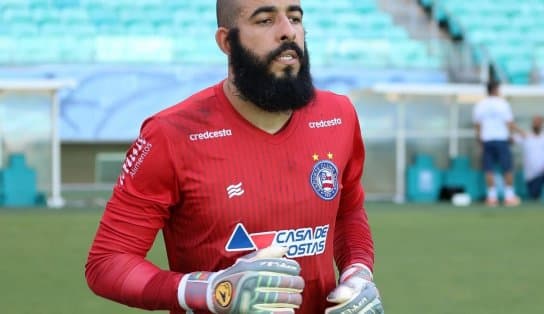 Imagem de Danilo Fernandes tem alta médica após ataque a ônibus do Bahia; goleiro recebeu 20 pontos