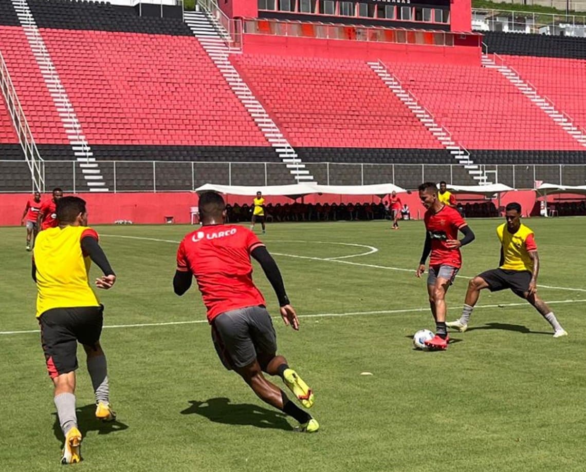 Após empate contra o Atlético de Alagoinhas, reservas do Vitória vencem sub-20 em jogo-treino; Tréllez é destaque