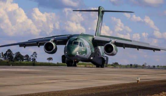 Imagem de Avião da FAB que resgatará brasileiros que deixaram a Ucrânia decola nesta segunda-feira para a Polônia