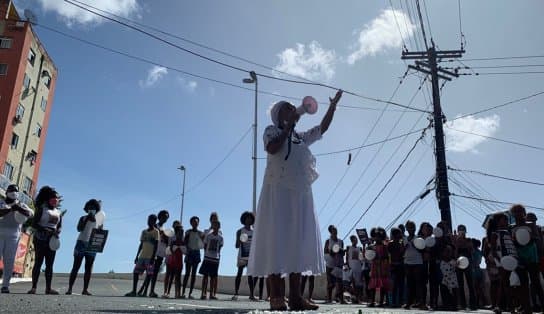 Imagem de 'Gamboa de Baixo resiste': moradores fecham Av. Contorno em nova manifestação após três mortes em operação da PM