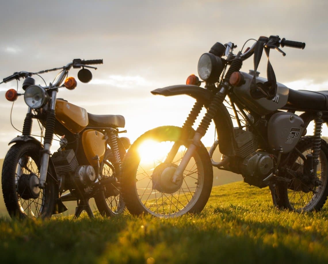 Acidente improvável: pai e filho morrem após baterem motocicletas de frente