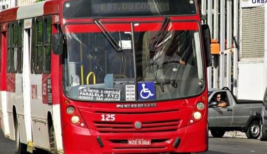 Imagem de Ônibus da BTM amanhecem parados e deixam 'a pé' passageiros em Lauro de Freitas; estariam sem combustível