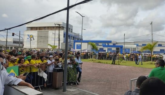 Imagem de Bolsonaro faz carreata com apoiadores do Largo do Roma a Colina Sagrada 