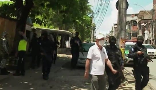 Imagem de Dono de carro diz ter sido ameaçado por guardas municipais durante ação em Salvador, com arma na cabeça 