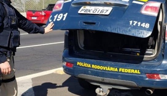 Imagem de Sai da frente! Embriagado, idoso tenta fugir da fiscalização e quase atropela agente da PRF; acabou preso na BR 116