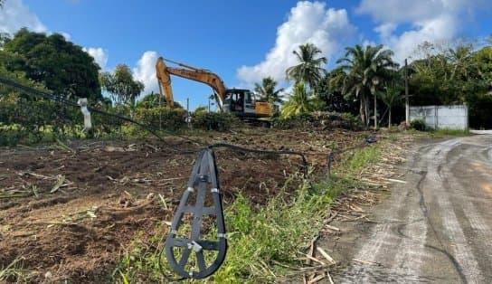 Imagem de Ex-deputado que se diz dono do Alto do Andu reclama de demolição; "invadiram o meu terreno às 4h da manhã"