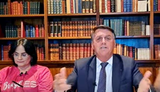 Imagem de Em meio à crise no MEC, Bolsonaro diz que bota a cara no fogo pelo Milton Ribeiro: "Estão fazendo uma covardia" 