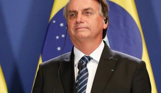 Imagem de Com suspeitas de obstrução intestinal, Bolsonaro é levado para Hospital das Forças Armadas 