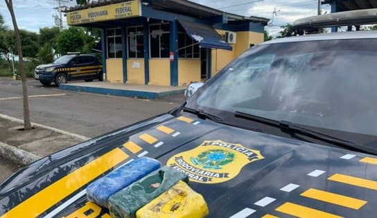 Imagem de Mulher é presa ao transportar pasta base de cocaína dentro de ônibus em Itaberaba