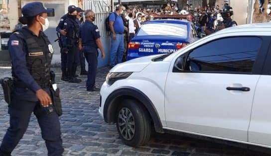 Imagem de Professores desocupam Prefeitura de Feira de Santana após ordem de Justiça