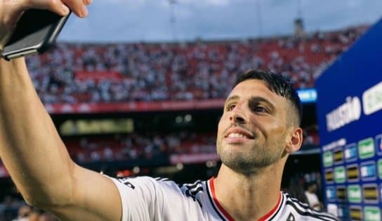 Imagem de Após perder feio em campo, atacante Calleri, do São Paulo, derruba celular de torcedor palmereinse; "Cabeça quente" 