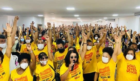 Imagem de Após cinco dias de paralisação, professores da rede municipal de Feira decidem manter greve 